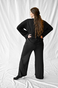 Model wearing women's loose luxury all black loungewear set.